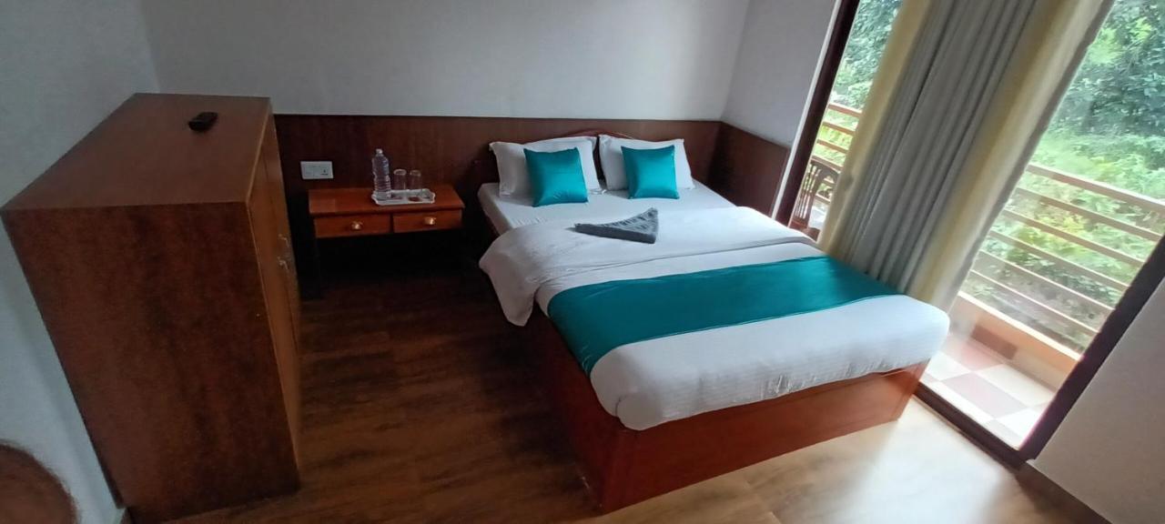 Hotel Dolly Pokhara Exteriör bild