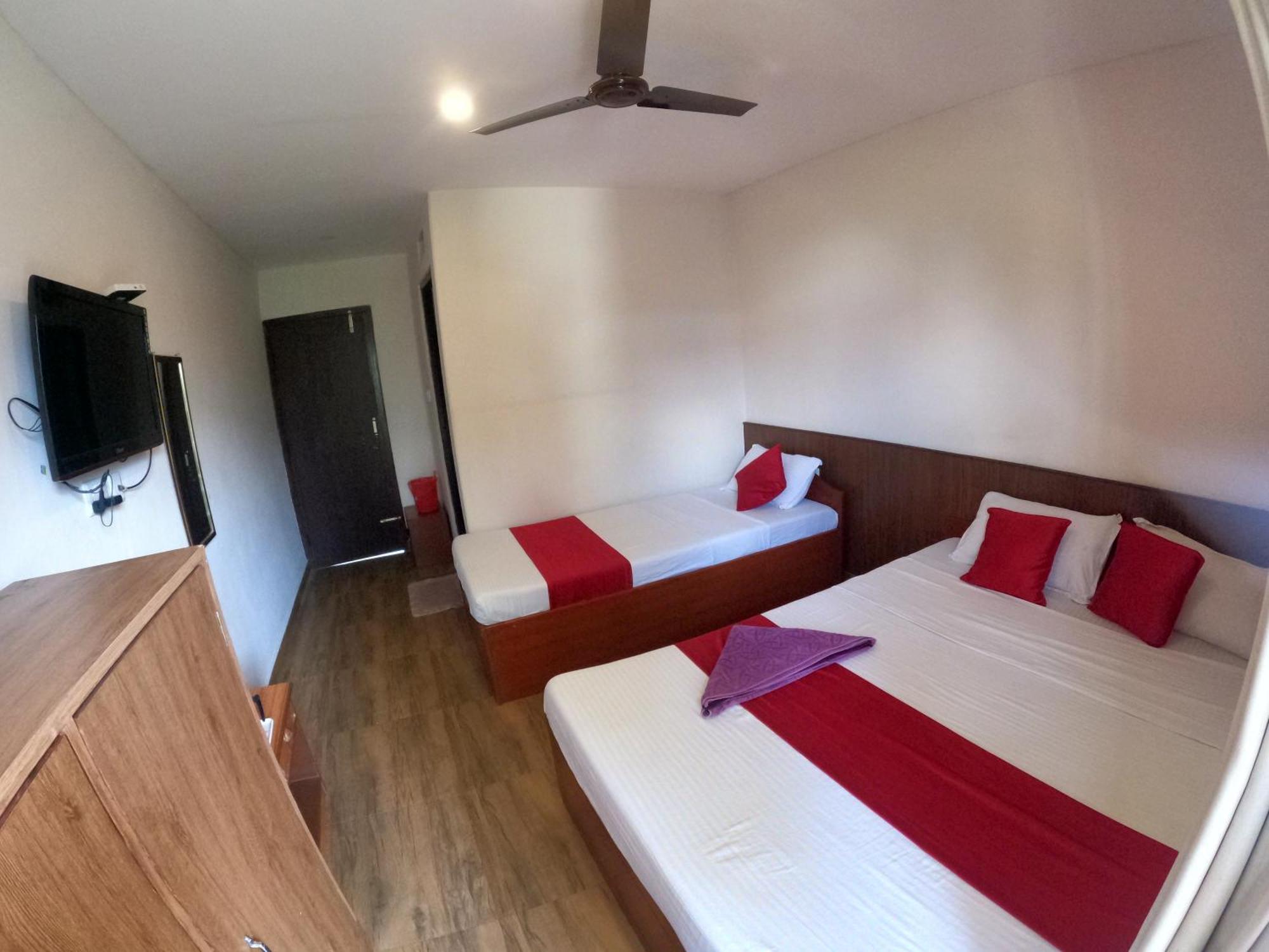 Hotel Dolly Pokhara Exteriör bild